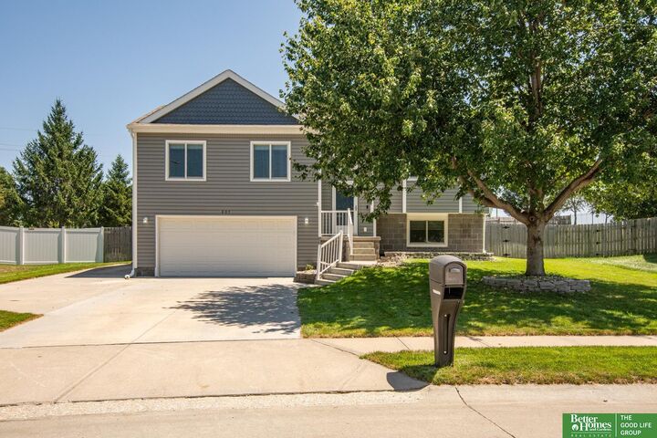 Property Photo: 807 Edgewater Drive NE 68046