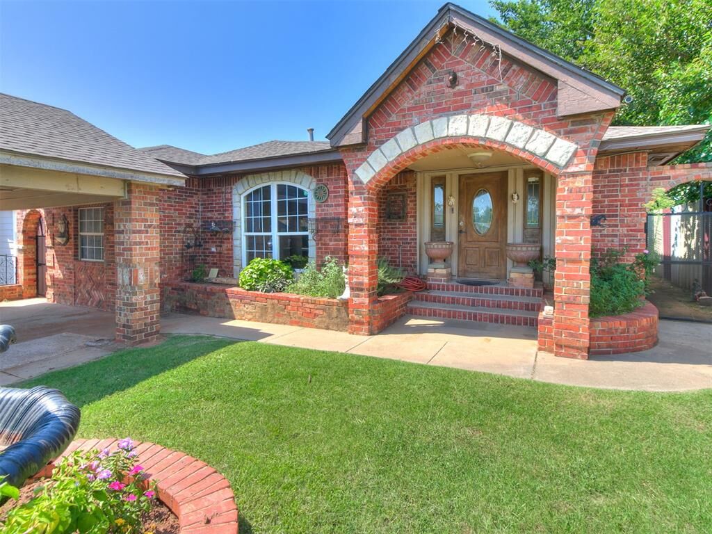 Property Photo:  327 SE 46th Street  OK 73129 