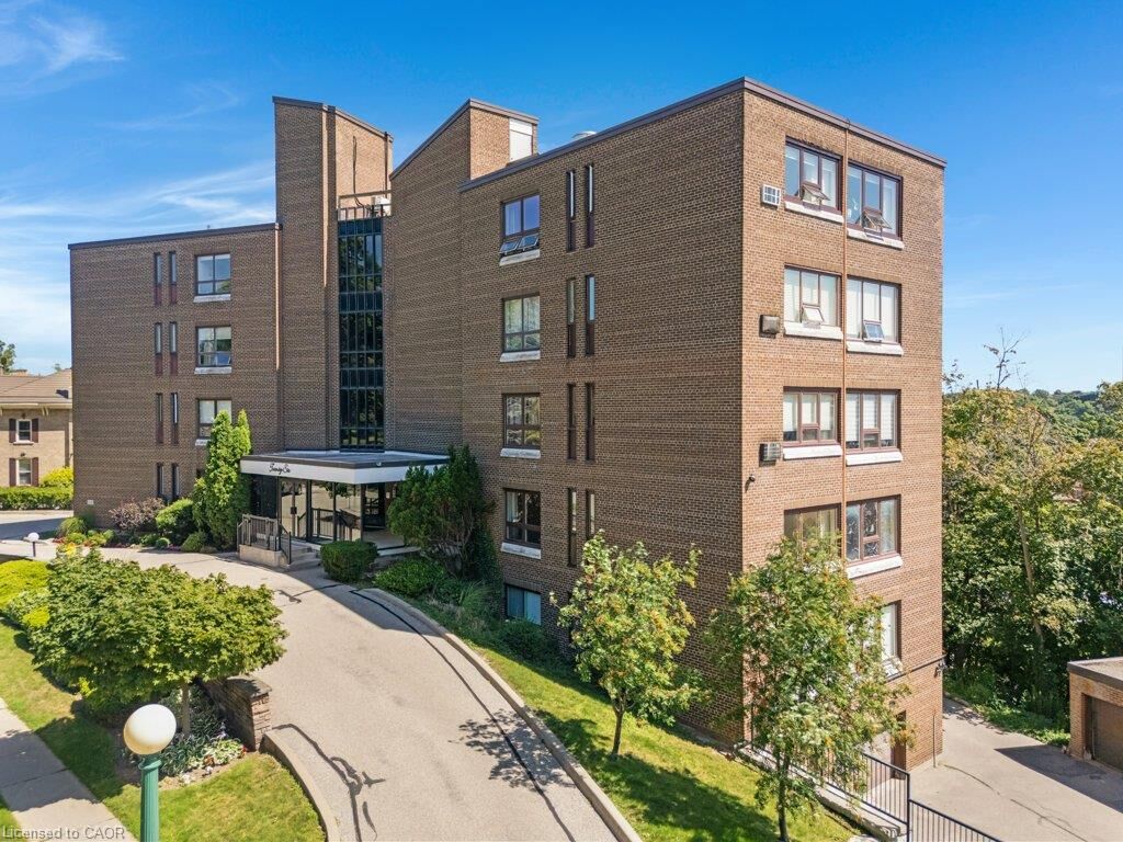 Property Photo:  26 Wentworth Avenue 2 S  ON N1S 1G6 