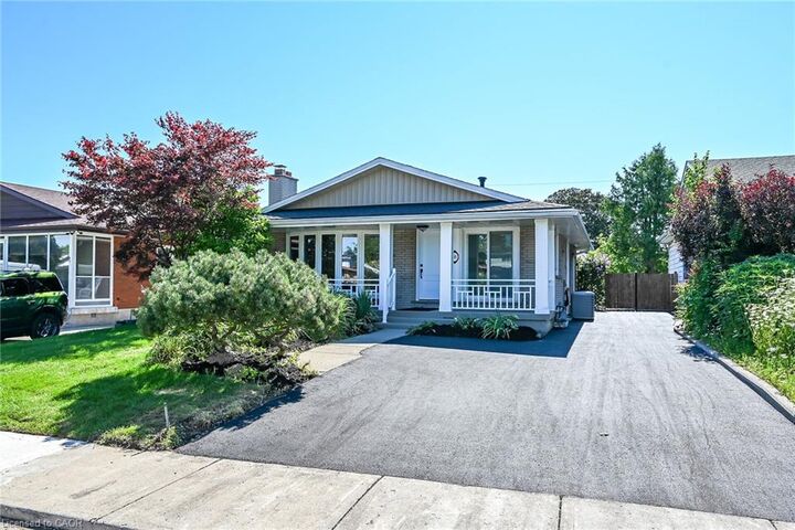 Property Photo: 101 Loyalist Drive ON L8K 4J5