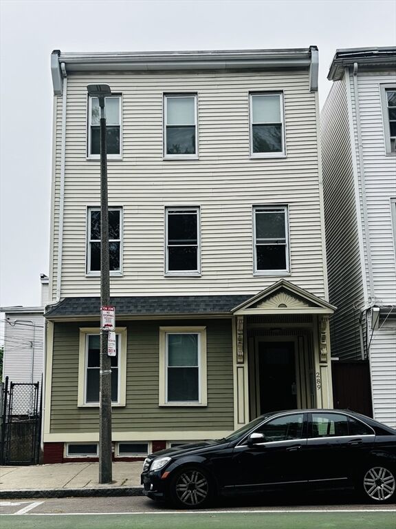 Property Photo: 289 Chelsea St 1 MA 02128