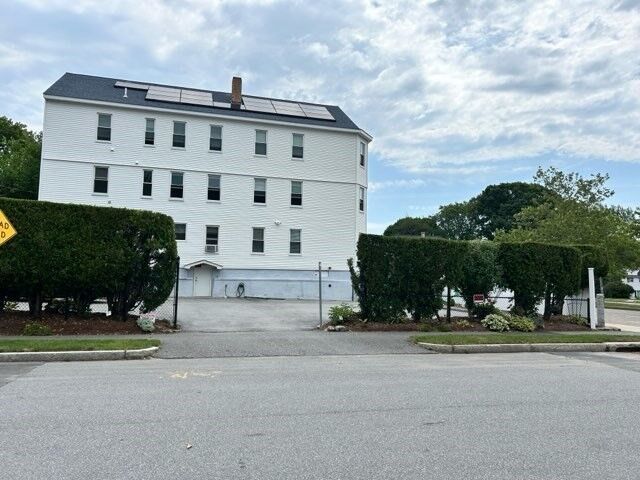 Property Photo: 327 Hamilton Street 2 MA 01604