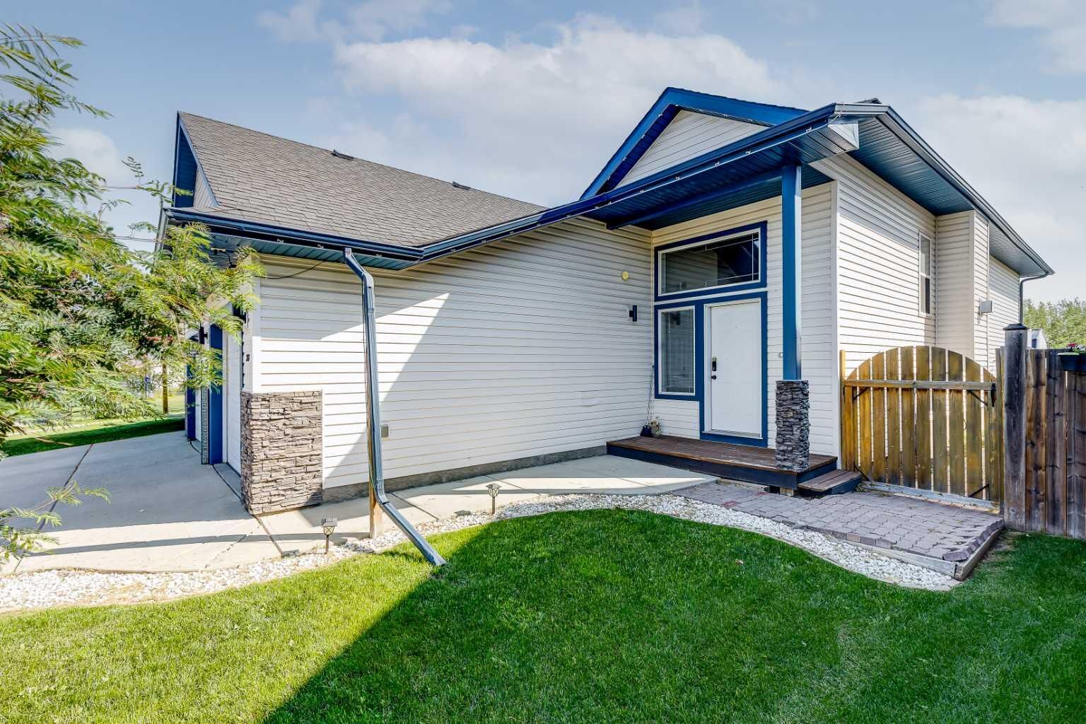 Property Photo: 738 Carriage Lane Drive AB T0M 0N0