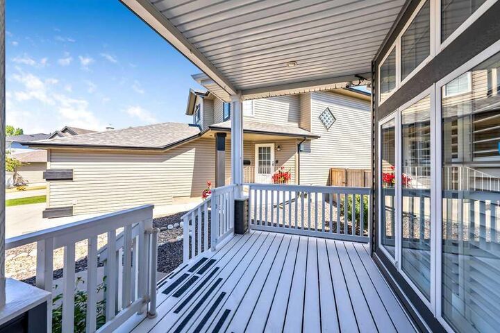 Property Photo:  418 Bridlecreek Green SW  AB T2Y 3P1 
