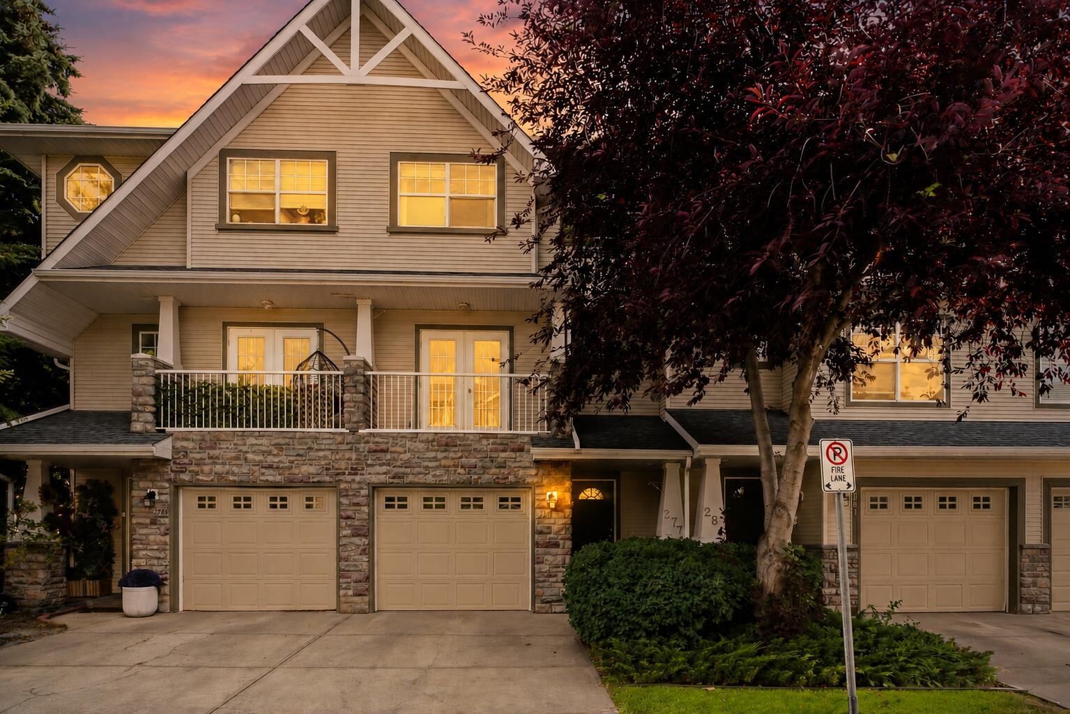 Property Photo: 277 Inglewood Grove SE AB T2G 5R4
