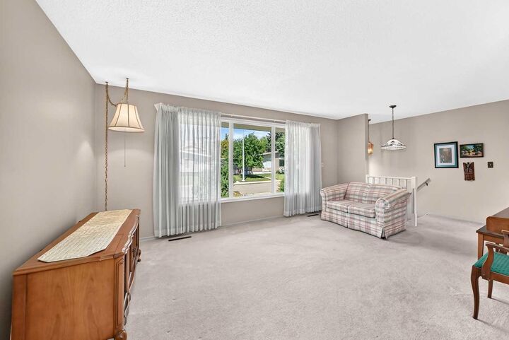 Property Photo: 3 Stewart Street AB T4N 0B5