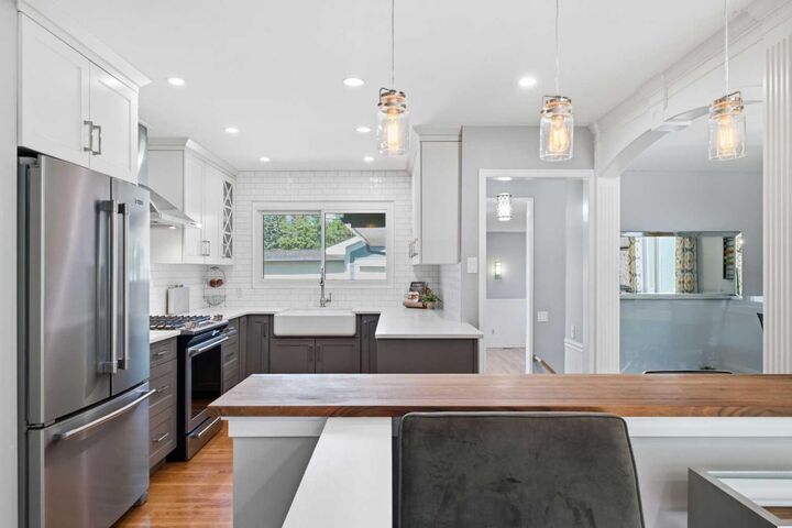 Property Photo:  5008 Valiant Drive NW  AB T3A 0Y5 