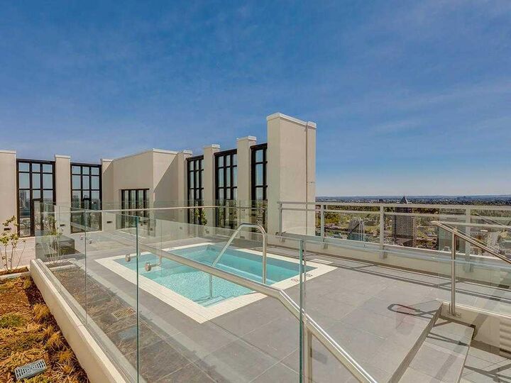 Property Photo: 901 10 Avenue SW 802 AB T2R 0B5