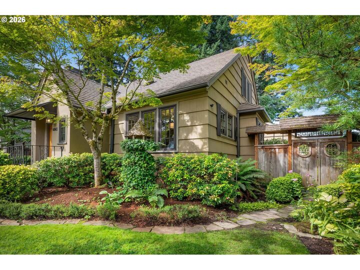 Property Photo:  6041 NE 26th Ave  OR 97211 