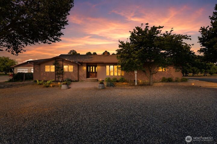 Property Photo:  3011  Birch Road  WA 99301 