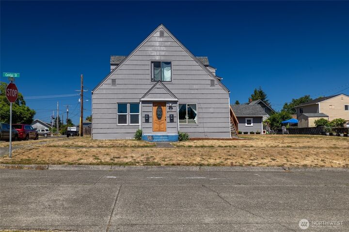 Property Photo:  517  Center Street  WA 98531 