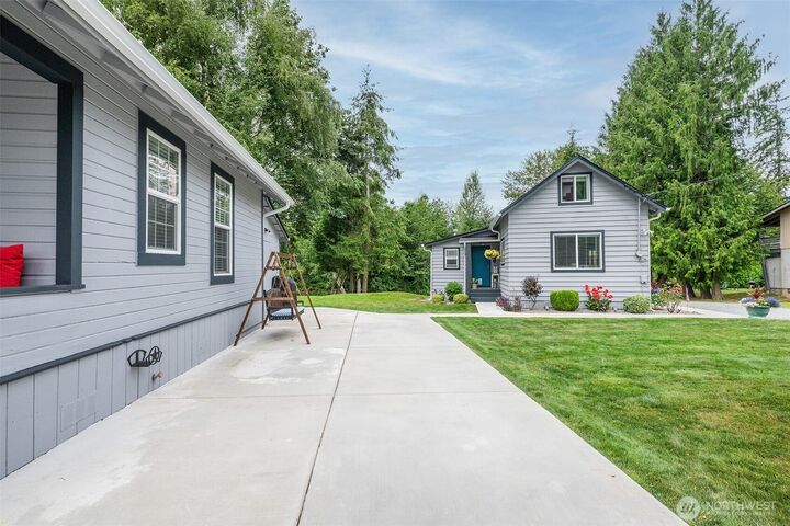 Property Photo: 845 3rd Avenue NW WA 98027