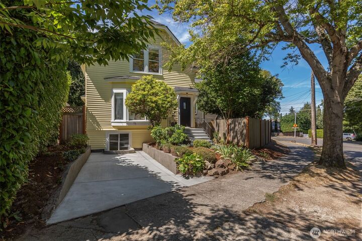 Property Photo:  2815  8th Avenue W  WA 98119 