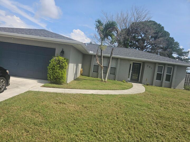 Property Photo:  301 SW Violet Avenue  FL 34983 