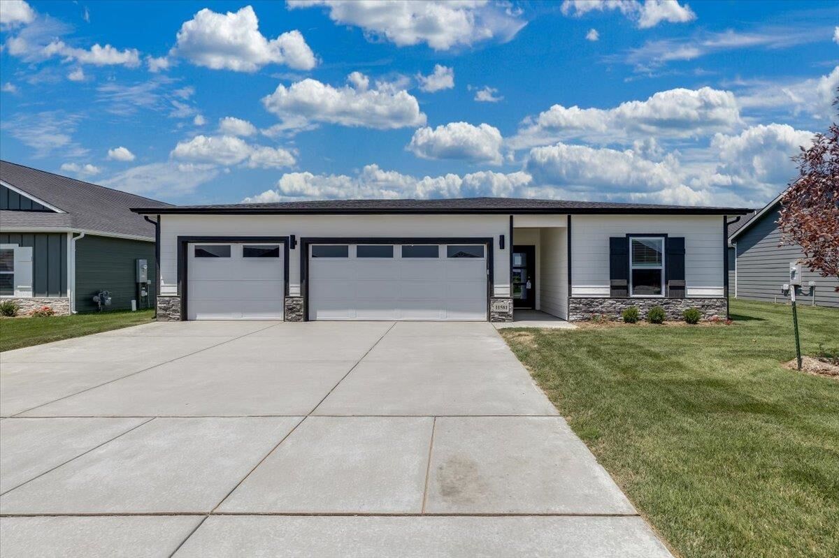 Property Photo: 11581 W Scarlett Ct KS 67101