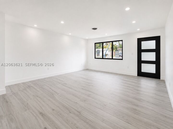 Property Photo: 1141 NE 166th St FL 33162