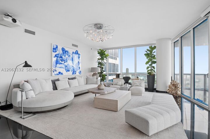 Property Photo:  100 S Pointe Dr 3906  FL 33139 