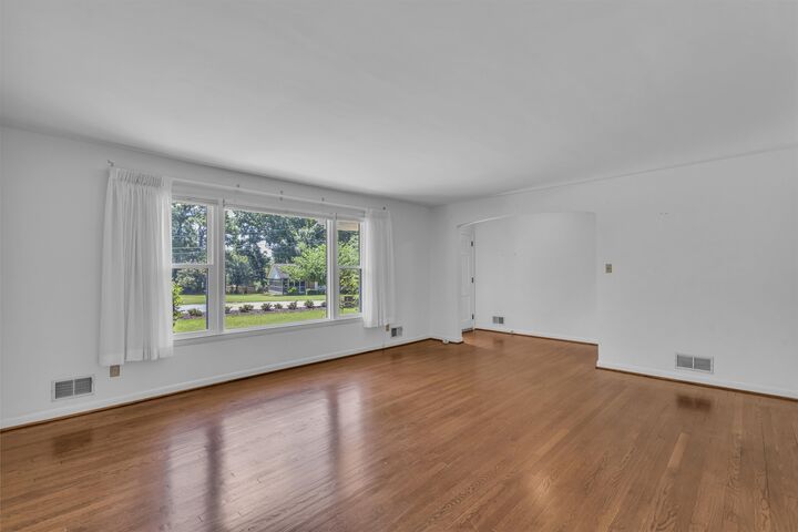Property Photo: 402 Springwood Drive SC 29302