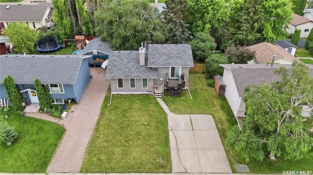 Property Photo:  130 Flavelle Crescent  SK S7L 6L2 