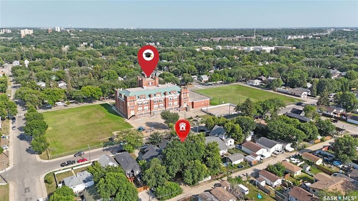 Property Photo: 713 L Avenue S SK S7M 2H8
