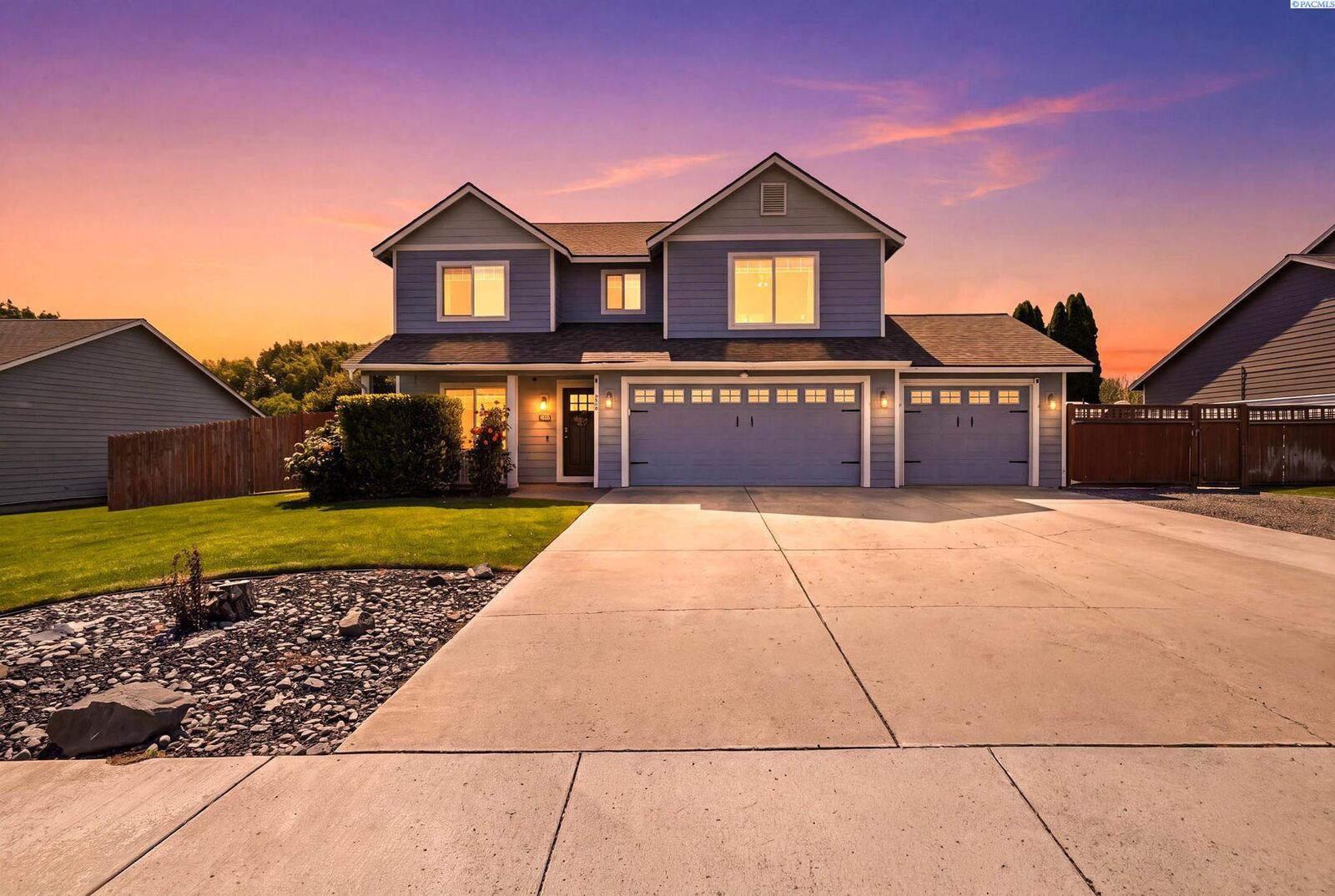 Property Photo: 225 W 53rd Ave WA 99337