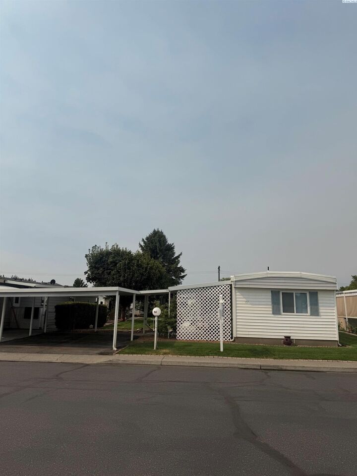 Property Photo: 7901 W Clearwater Unit #157 WA 99336