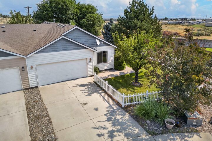 Property Photo: 2693 Jason Loop WA 99352
