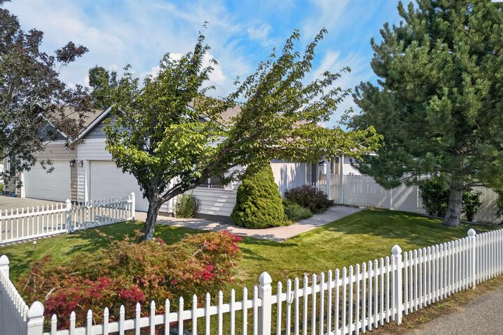Property Photo:  2693 Jason Loop  WA 99352 