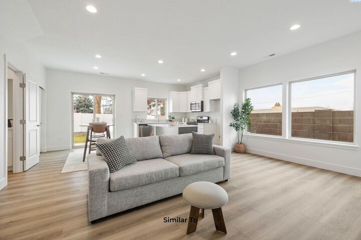 Property Photo: 7578 Grapevine Ct WA 99353