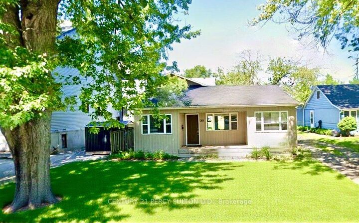 Property Photo: 242 Simcoe Avenue ON L4P 2H8