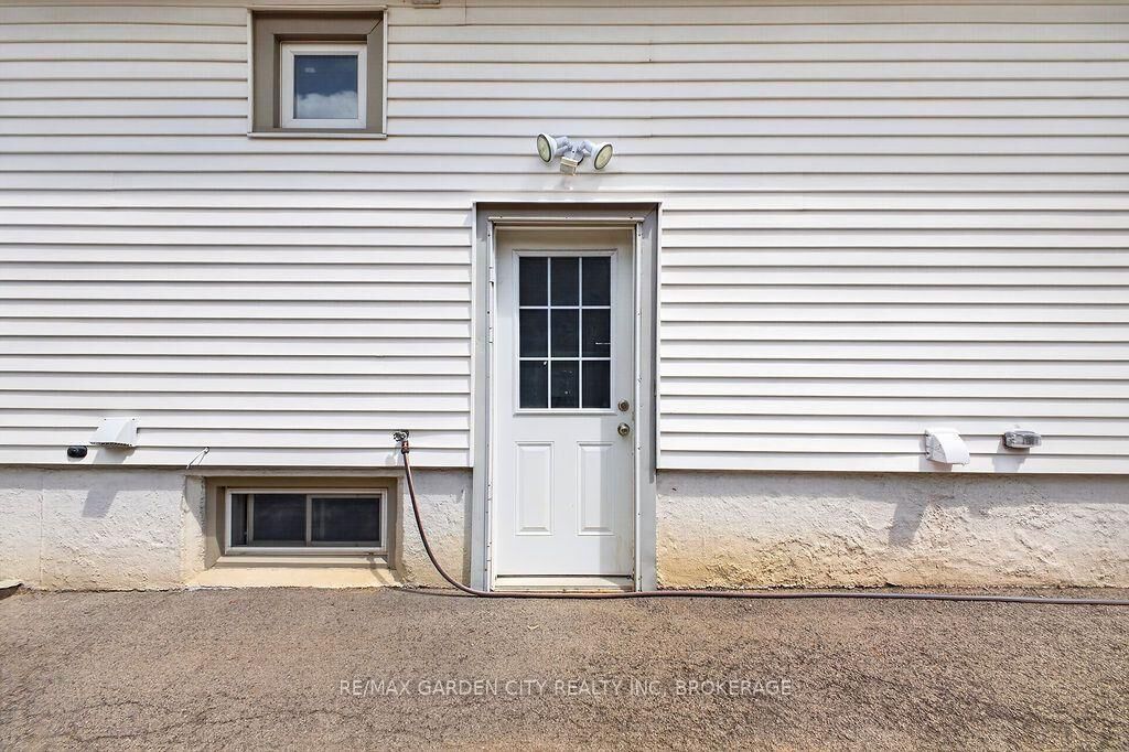 Property Photo:  191 East 43rd Street Lower  ON L8T 3C3 