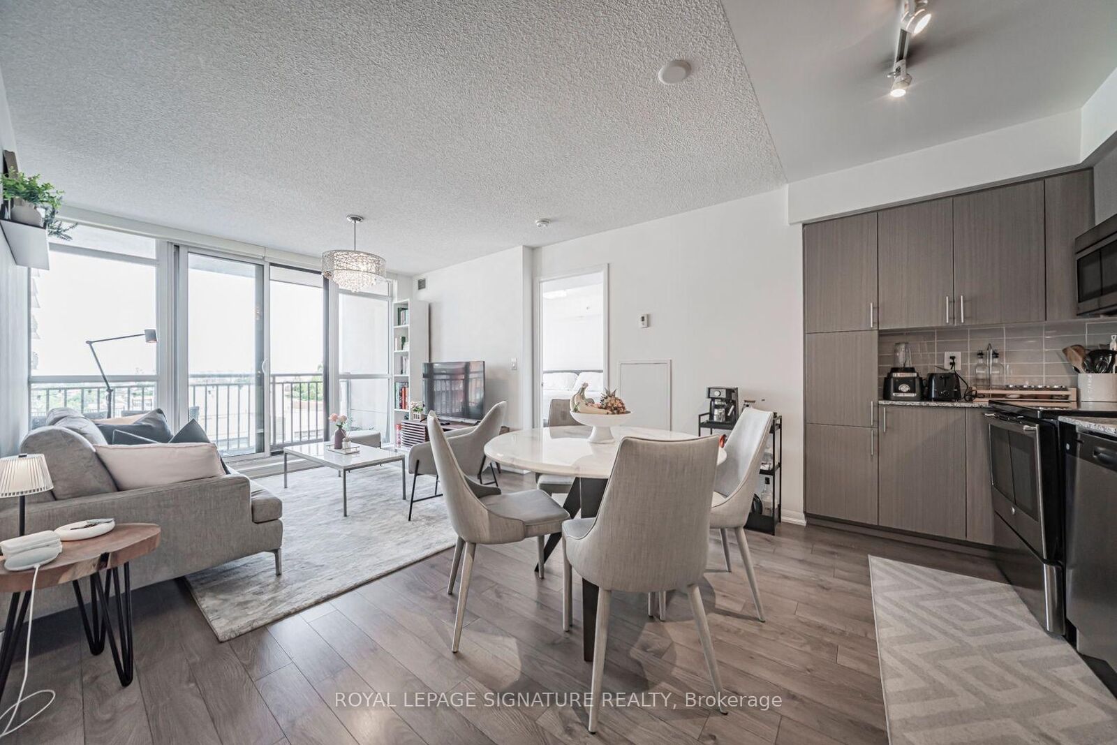 Property Photo: 830 Lawrence Avenue W 1017 ON M6A 0B6