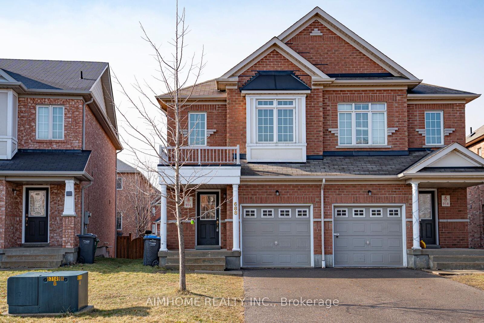 Property Photo:  688 Courtney Valley Road  ON L5V 0C3 