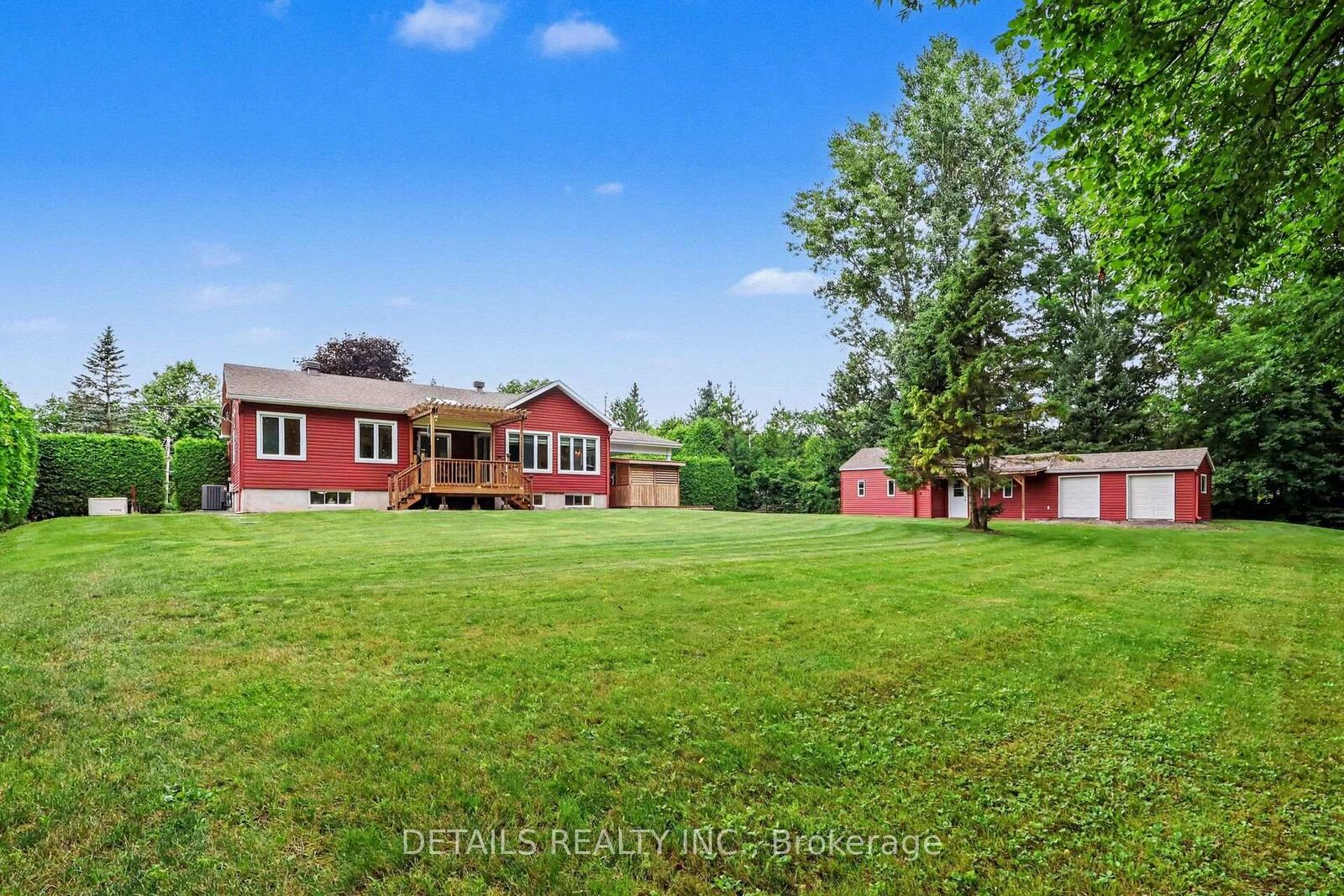 Property Photo: 2 Clarence Court ON K4K 1K7