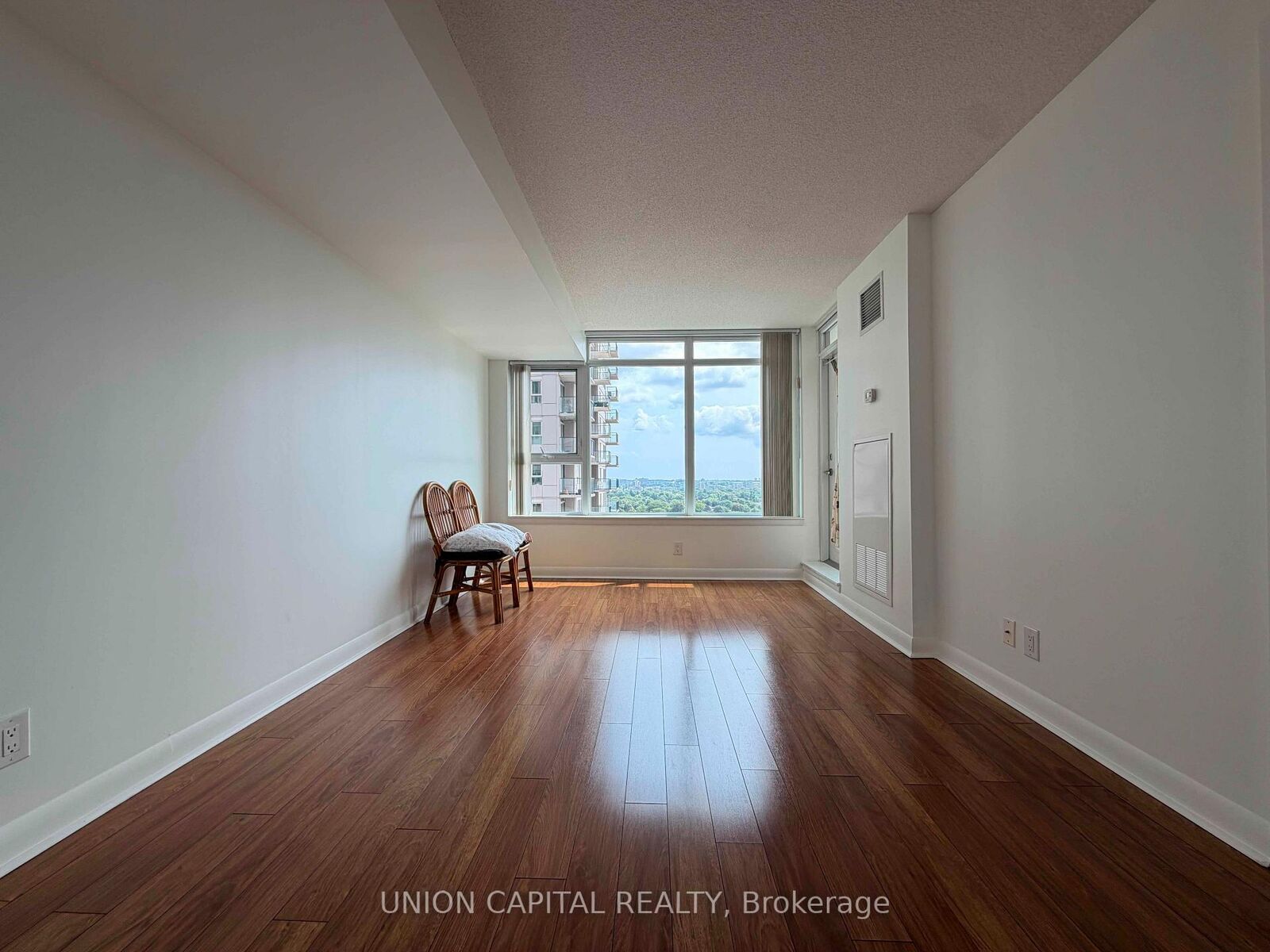Property Photo:  25 Town Centre Court 1807  ON M1P 0B4 