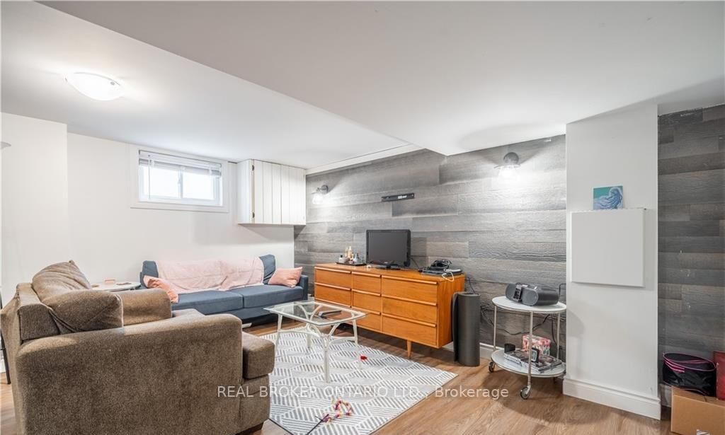Photo de la propriété:  301 Wallace Avenue S Bsmt  ON L3B 1R8 