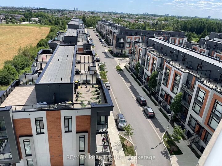 Property Photo:  6 David Eyer Road 811  ON L4S 0N5 