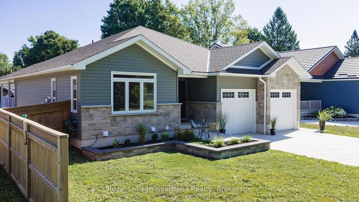 Property Photo:  250 Wellington Street  ON N0M 1H0 