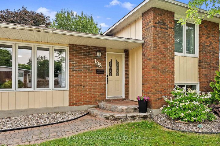 Property Photo:  192 Allan Drive  ON K7S 2S9 