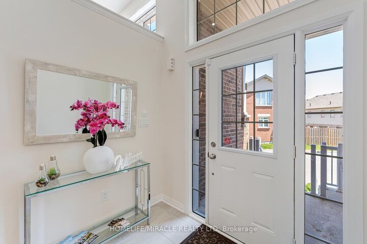 Property Photo:  172 Parkinson Crescent 12  ON L9W 4K3 