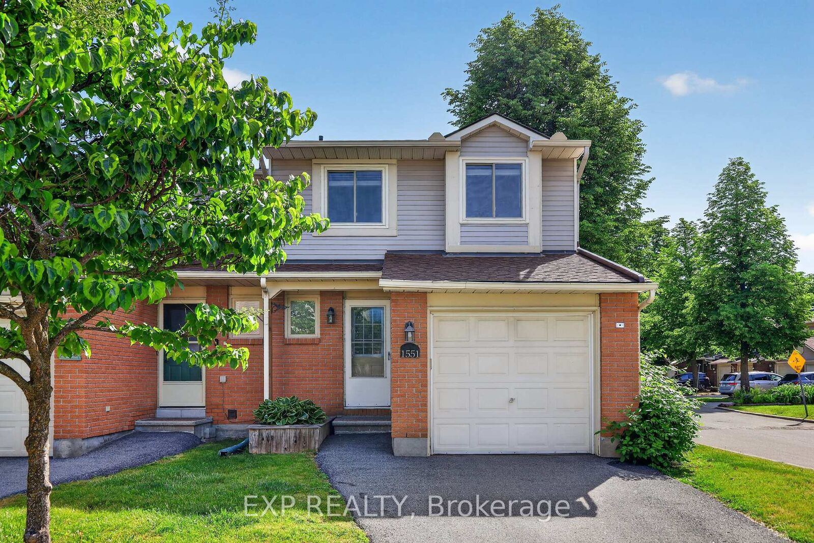 Property Photo: 1551 Hoskins Crescent ON K1C 2G3