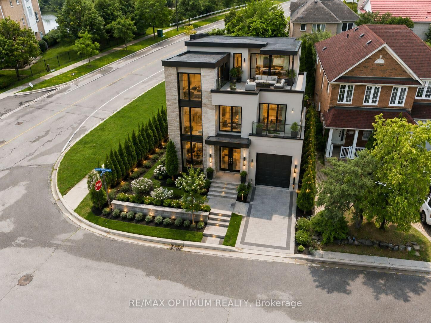 Property Photo:  3140 High Springs Crescent  ON L5B 4G4 