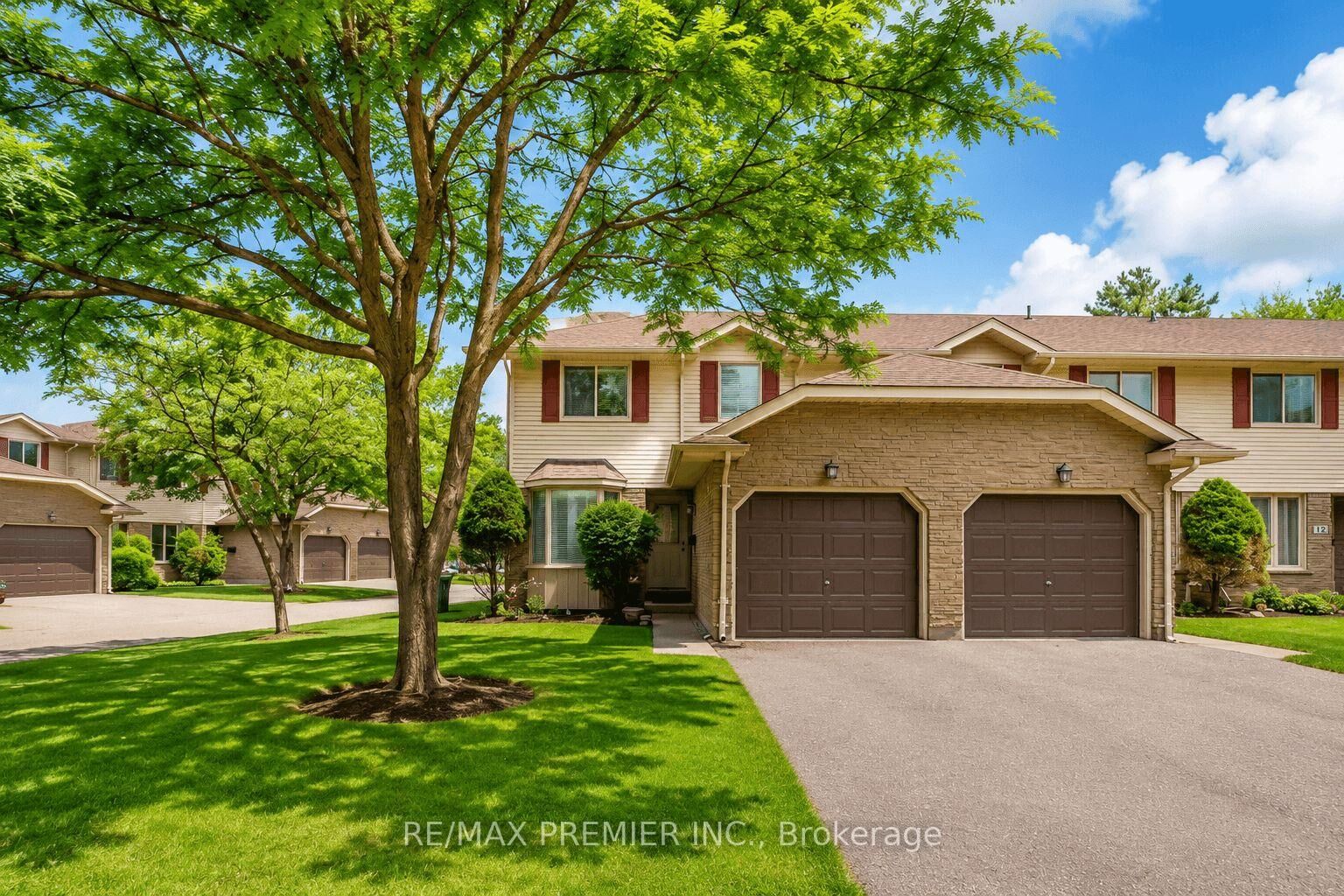 Property Photo:  476 Kingscourt Drive 10  ON N2K 3R3 