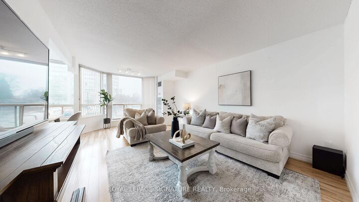 Property Photo: 175 Cedar Avenue 212 ON L4C 9V3