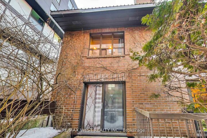 Property Photo: 21 Dundonald Street ON M4Y 1K3