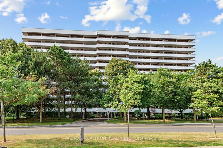 1 Royal Orchard Boulevard 211 — photo 1