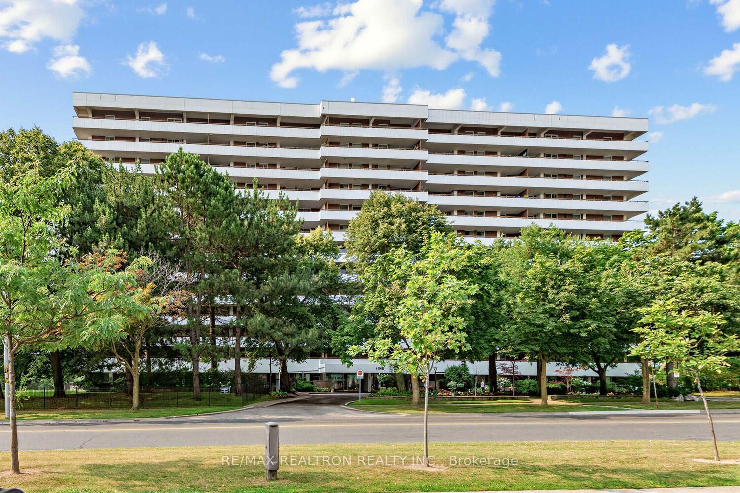 Property Photo: 1 Royal Orchard Boulevard 211 ON L3R 2N7