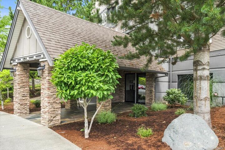 Property Photo: 1620 Townsite Rd #203 BC V9S 1N2