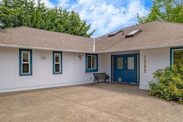 Property Photo: 1252 Bunker Pl BC V9P 1W8