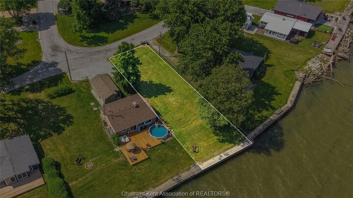 Property Photo: 105 Island Crescent ON N0P 2L0